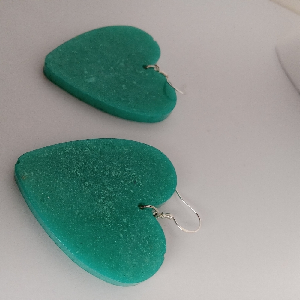Green Heart-Shaped Earrings - Picture 7 of 7
